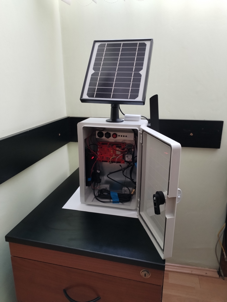 Outdoor IoT Station - SensMonitor